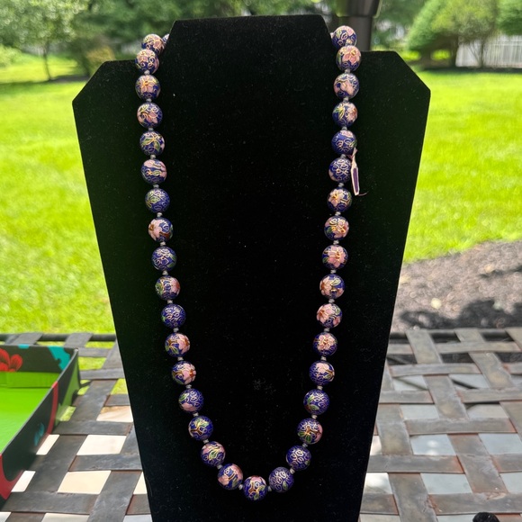 Elegant Floral Beaded Necklace